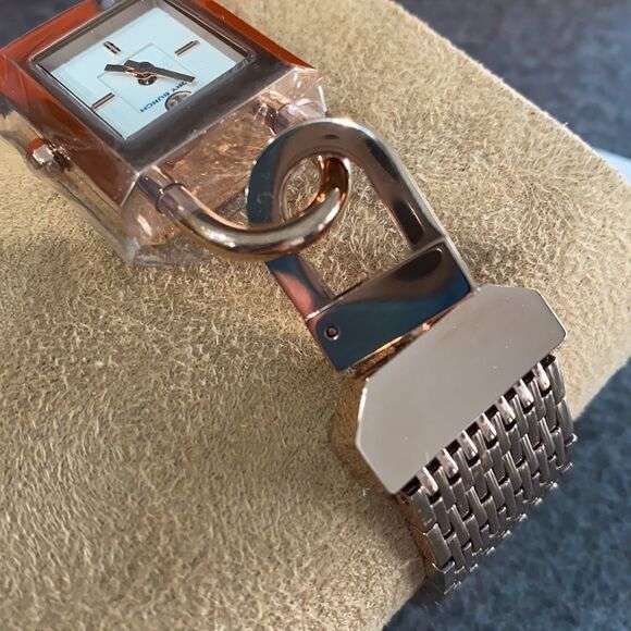 TORY BURCH SURREY ROSEGOLD LADIES LOCK WATCH, MESH BAND D6 - Picture 6 of 11